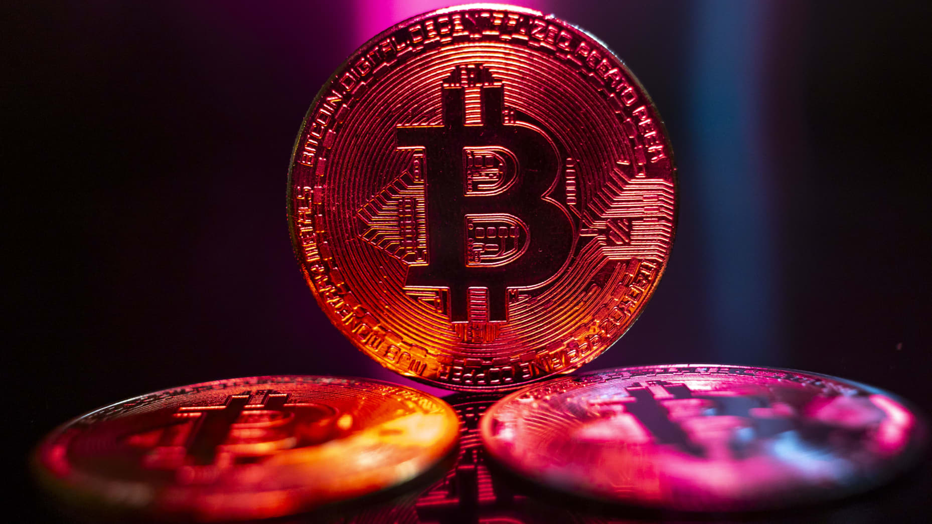Bitcoin and Crypto Markets Tumble: $200 Billion Wiped Out