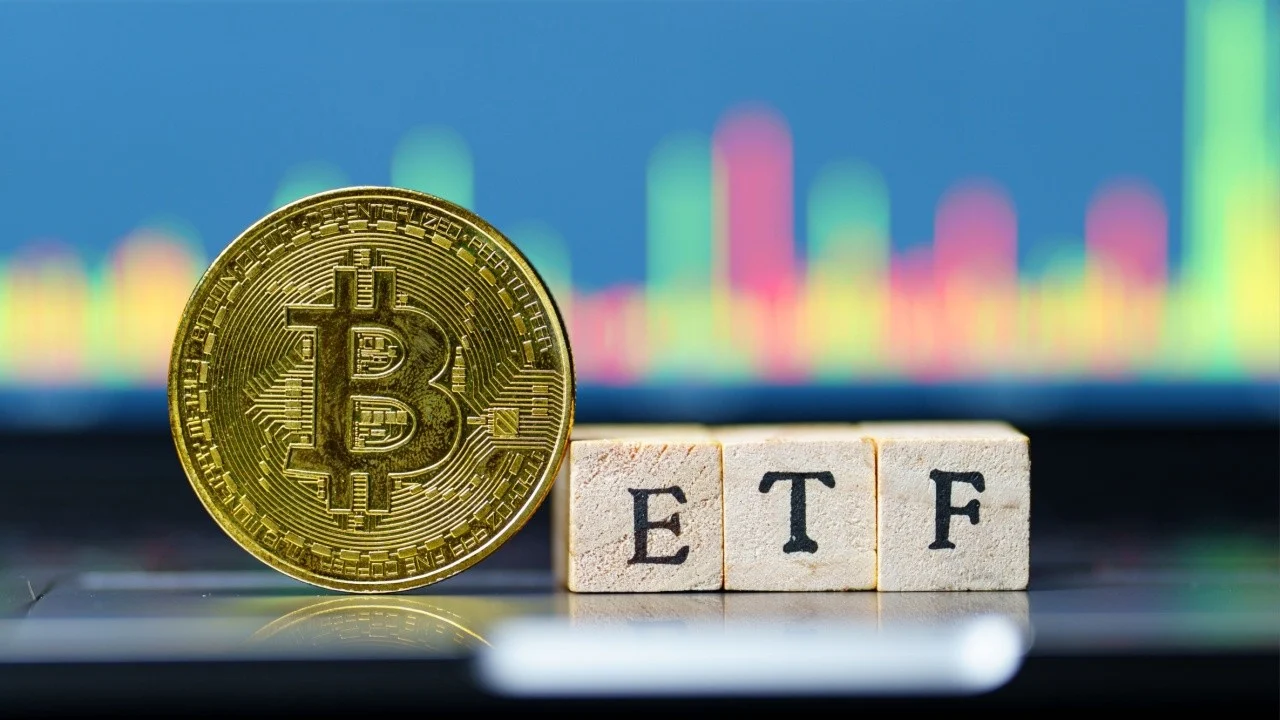 Bitcoin Price Stalls Amid ETF Outflows and Neutral Market Sentiment