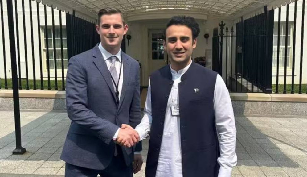 Robert “Bo” Hines, left, shaking hands with Bilal bin Saqib. Source: 24NewsHD